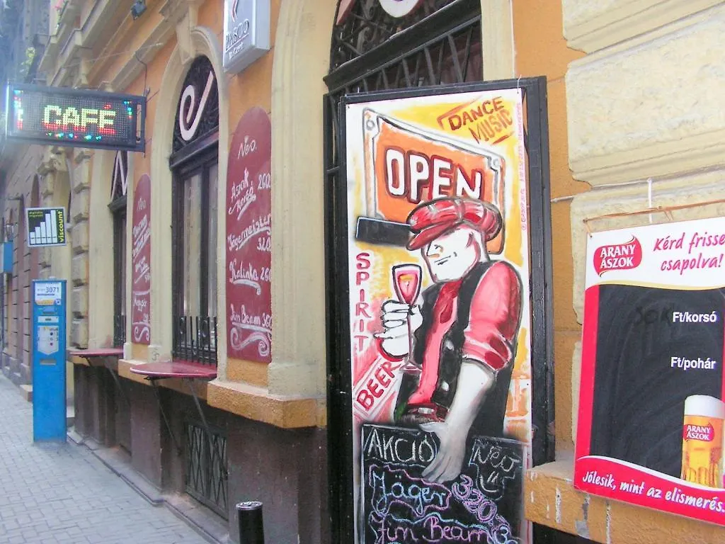 Sleepover City Center Guestrooms Budapest Guest house